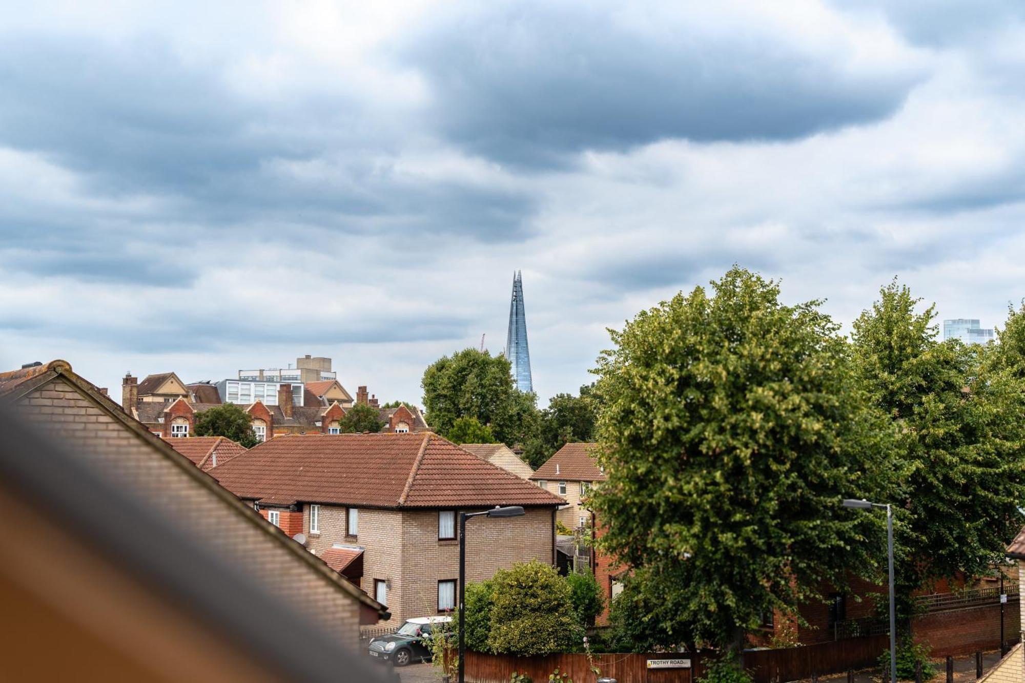 Shard View 3 Bed Entire Home Лондон Екстериор снимка