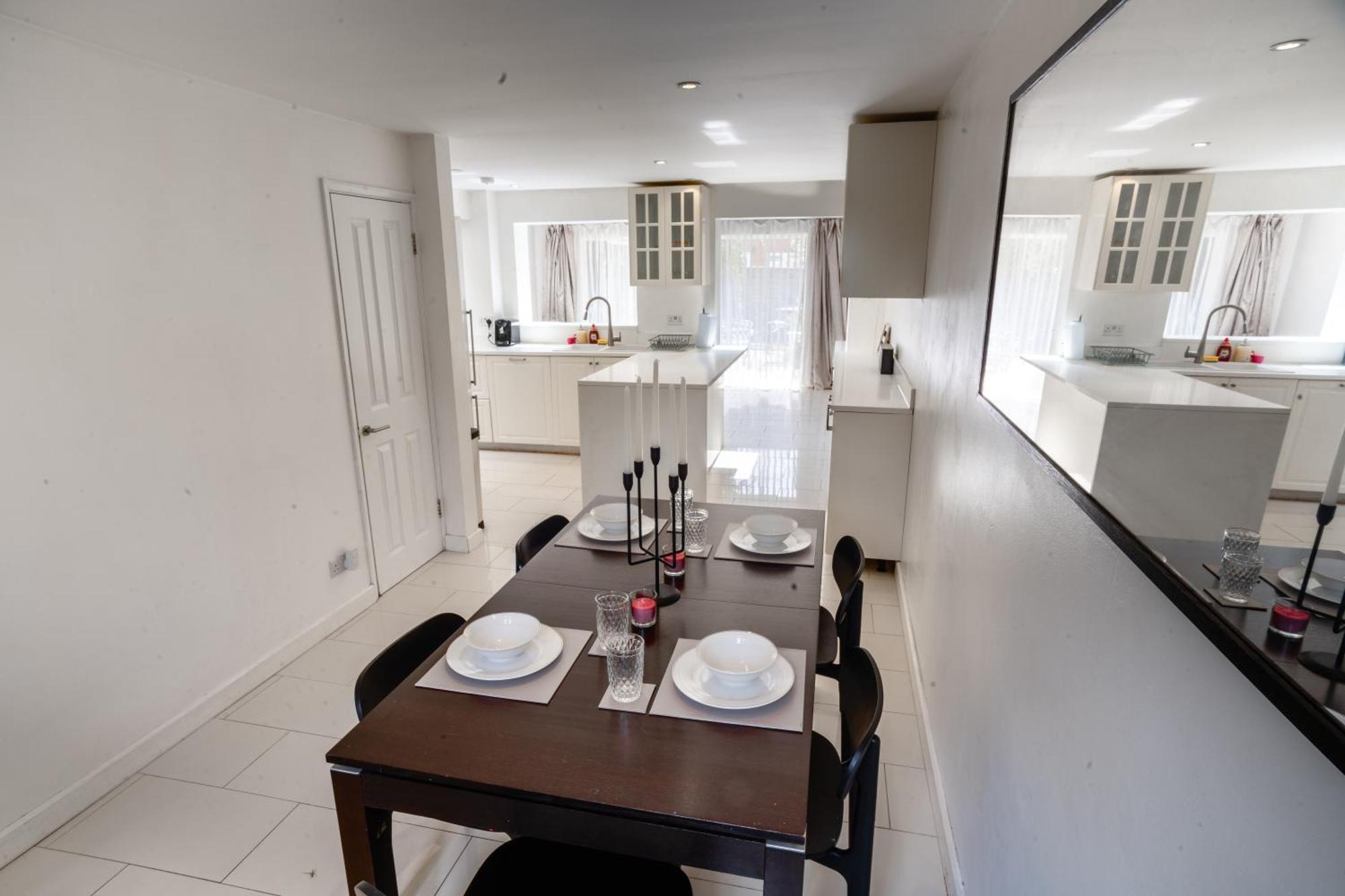 Shard View 3 Bed Entire Home Лондон Екстериор снимка