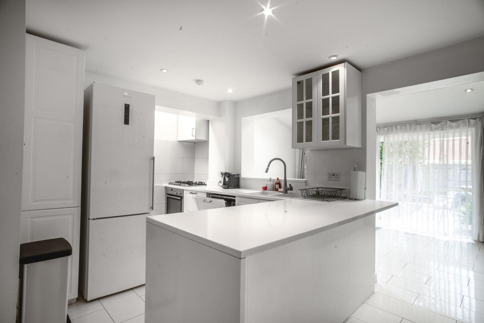 Shard View 3 Bed Entire Home Лондон Екстериор снимка