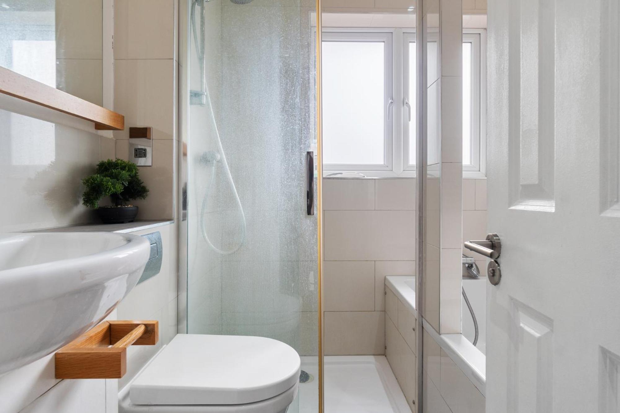 Shard View 3 Bed Entire Home Лондон Екстериор снимка