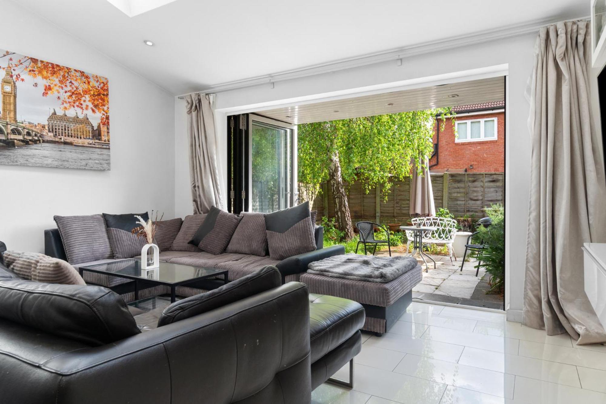 Shard View 3 Bed Entire Home Лондон Екстериор снимка